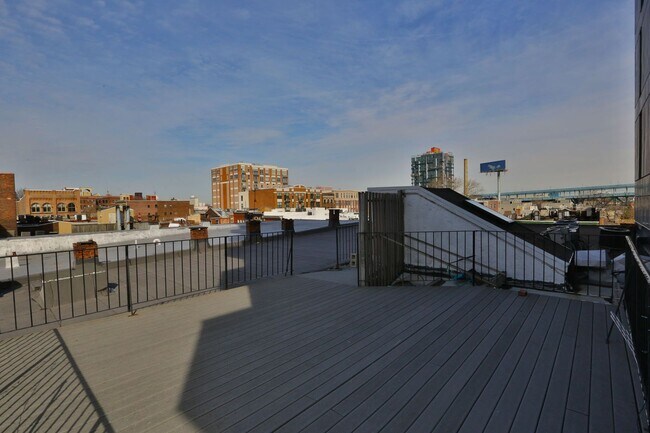 Building Photo - Charming Old City Apartments