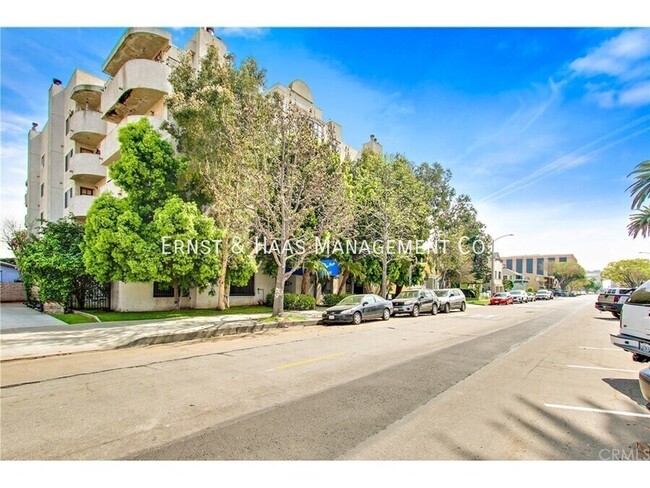 Primary Photo - Beautiful Third Floor Condo with City Views!