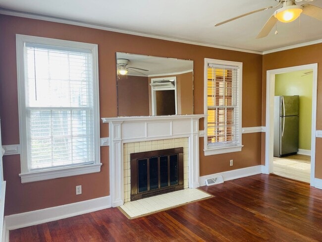 Building Photo - 2 Bedroom, 1 Bathroom in Olympia - Available Now!