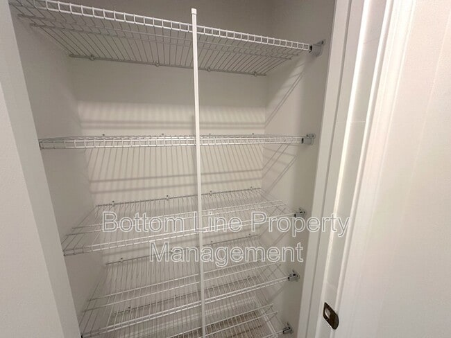 Building Photo - 2938 Clyde Dr