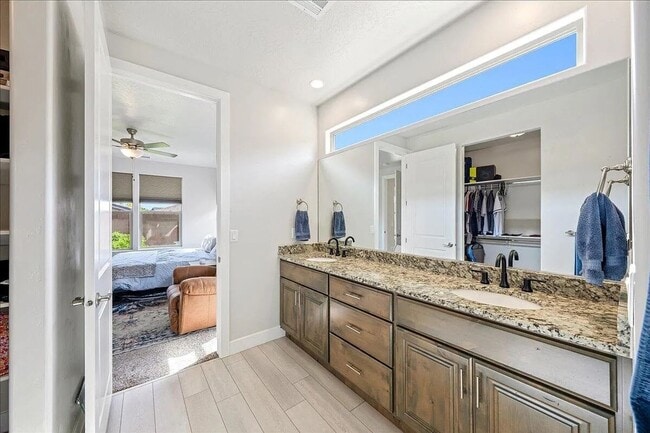 Building Photo - Bright and Spacious 3 Bedroom Home in Wash...