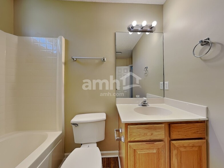 Building Photo - 34 Old Farm Rd