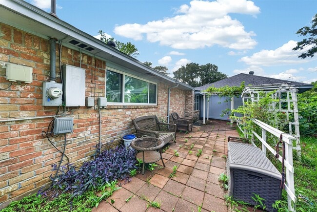 Building Photo - 5714 Arbor Vitae Dr