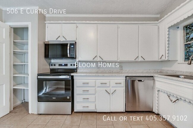 Building Photo - 506 E Curtis Dr