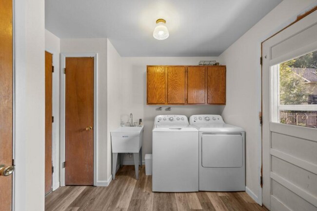 Building Photo - 2219 27th Ave