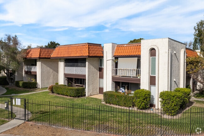6878 Navajo Rd - Casa Del Cerro