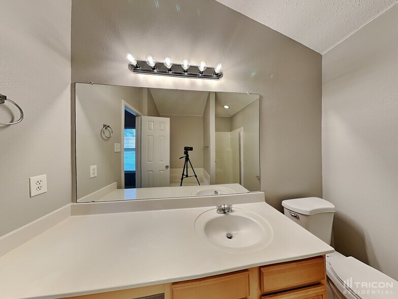 Building Photo - 4716 Shell Ridge Dr