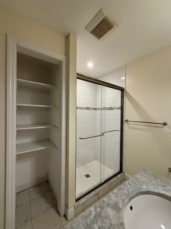 Building Photo - 1610 N Broom St