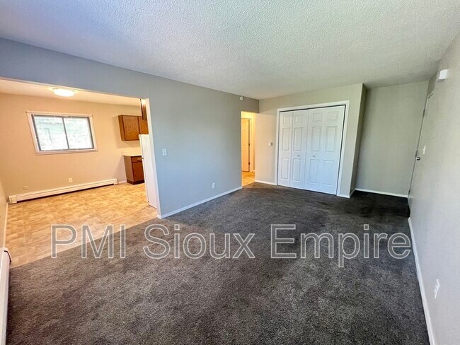 Building Photo - 120 S Garfield Ave