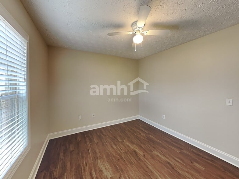 Building Photo - 3892 Refinement Way