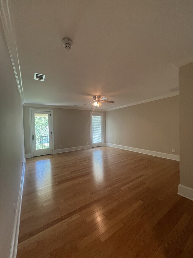 Building Photo - 110 Parkside Dr