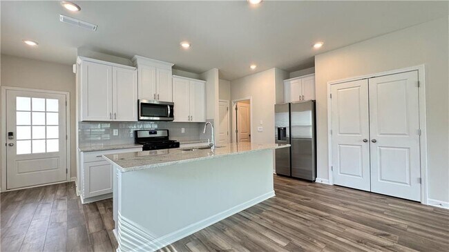 Building Photo - 151 Cedar Ln