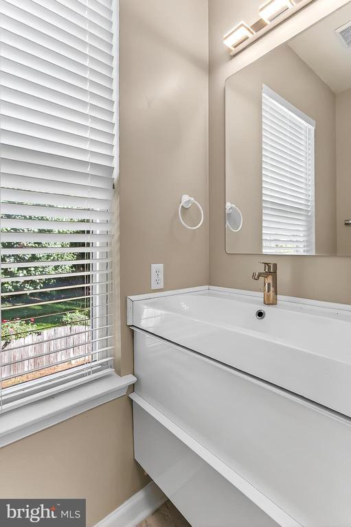 Building Photo - 2410 Dakota Lakes Dr