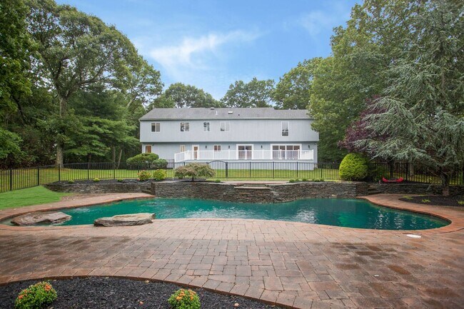 Building Photo - 12 N Ridge Rd