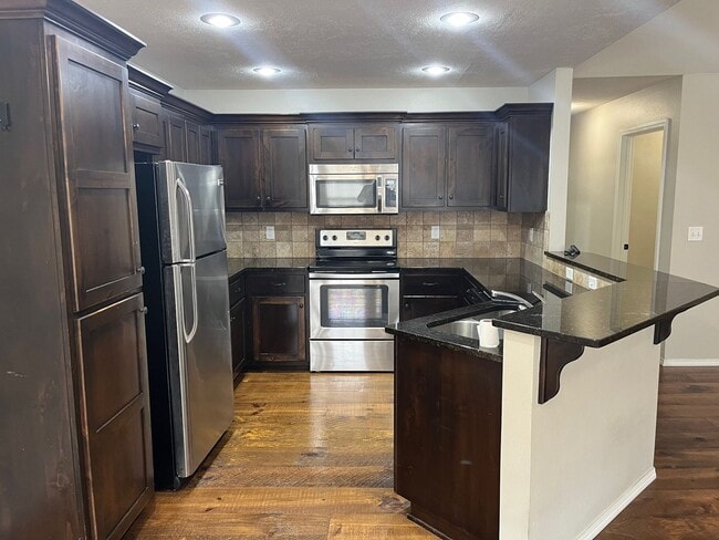 Building Photo - Beautiful 3-bedroom, 2-bath home in Republ...
