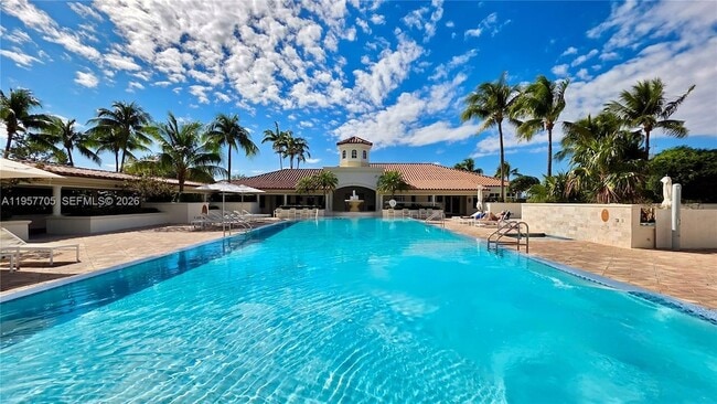 Building Photo - 20000 E Country Club Dr