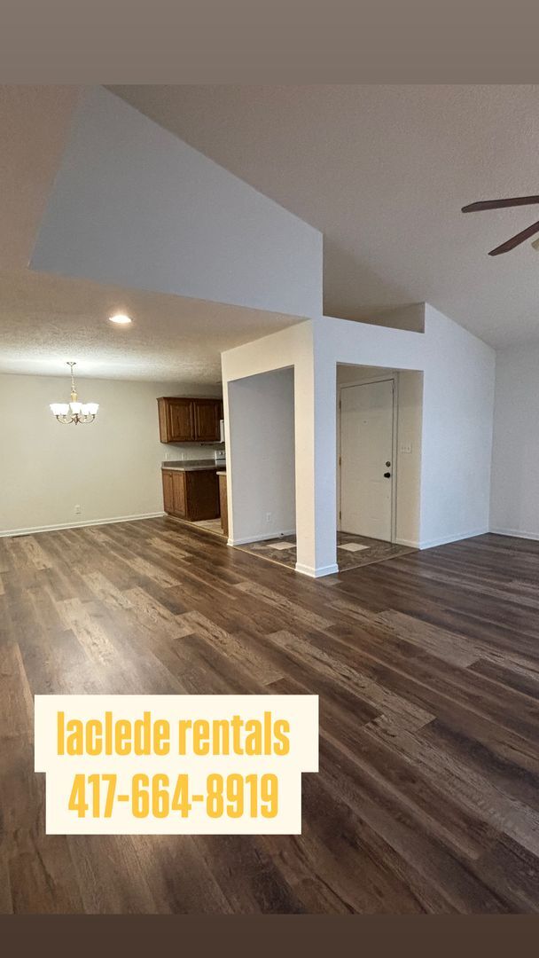 Building Photo - 2 BEDROOM 2 BATHROOM DUPLEX FOR RENT