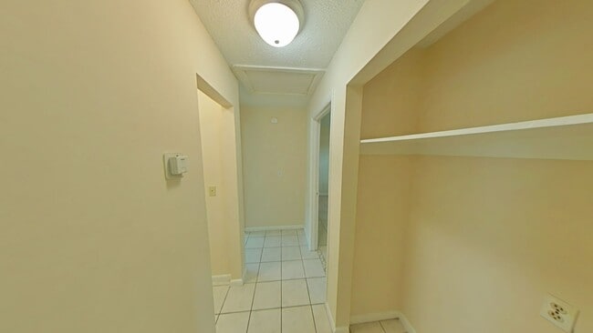 Building Photo - Nice and Cozy 2 Bed/1 Bath Apartment