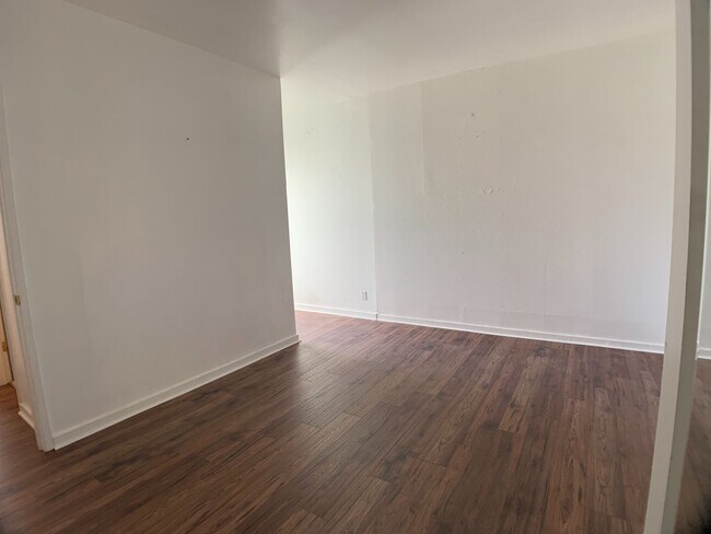 Building Photo - 744-746-746 A 47 Ave