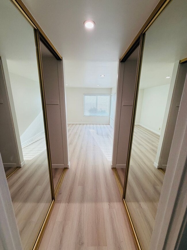 Building Photo - Stylish Single-Story Living in Coveted South Coast Metro