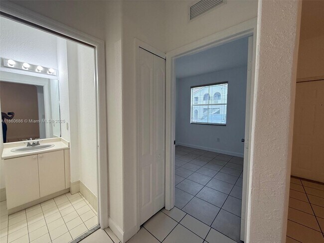 Building Photo - 1663 SE 27th Dr