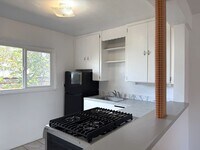 Building Photo - 521 Adams St NE