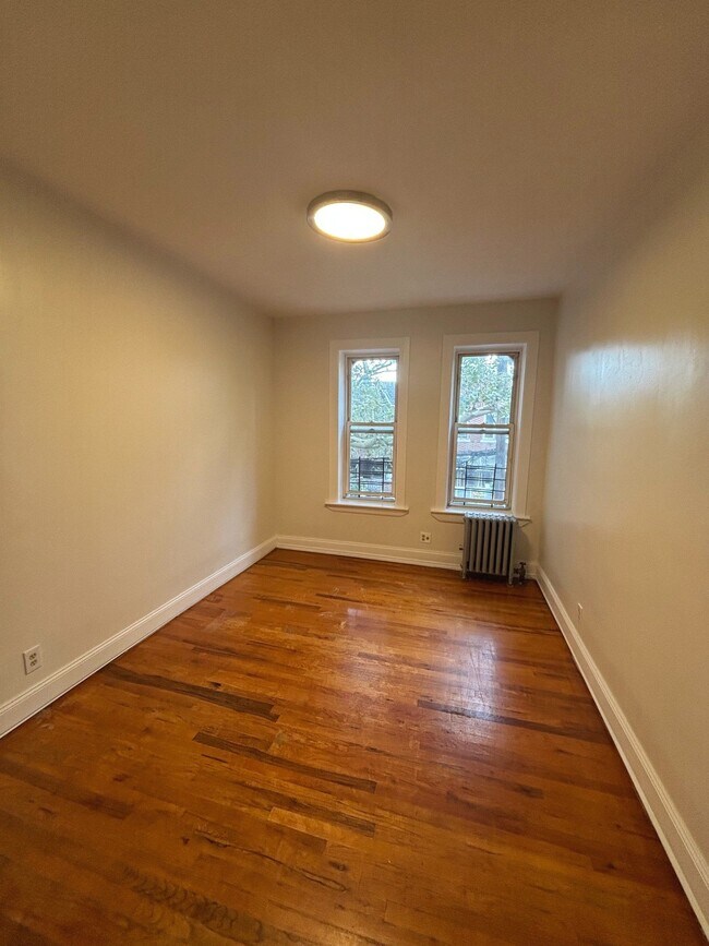 Building Photo - 309 E 91st St