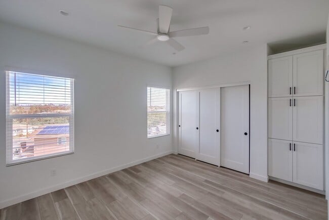 Building Photo - Beautiful downstairs unit 3bed/2 ba now available! Private Patio!! Marketing Description