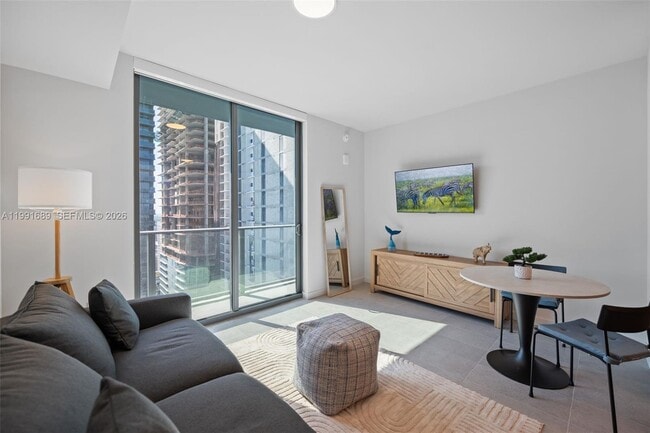 Building Photo - 121 NE 5th St