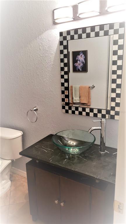 Building Photo - 8804 Manor Loop