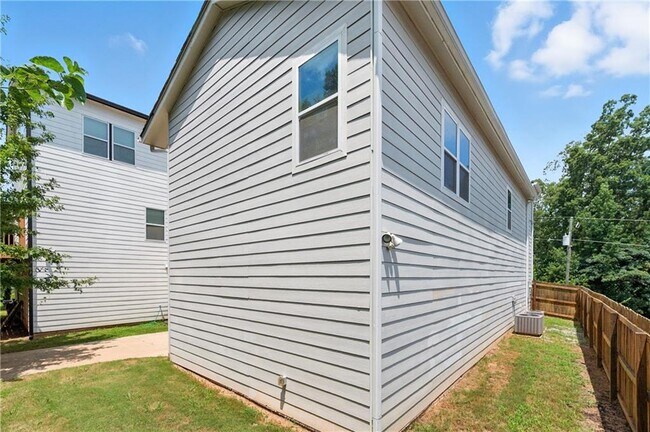 Building Photo - 1470 Norris Pl NW