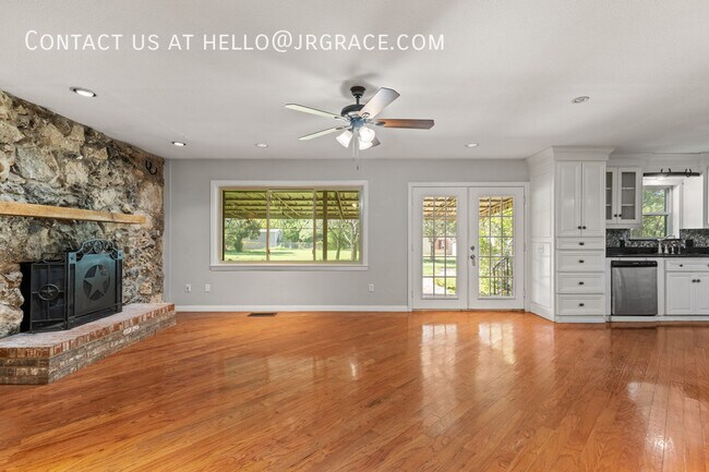 Building Photo - 525 W 4th St