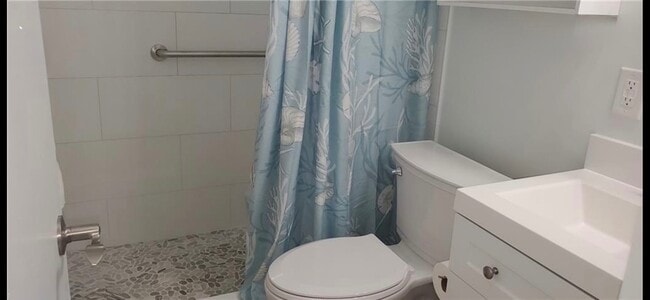 Building Photo - 19 Windy Point Rd