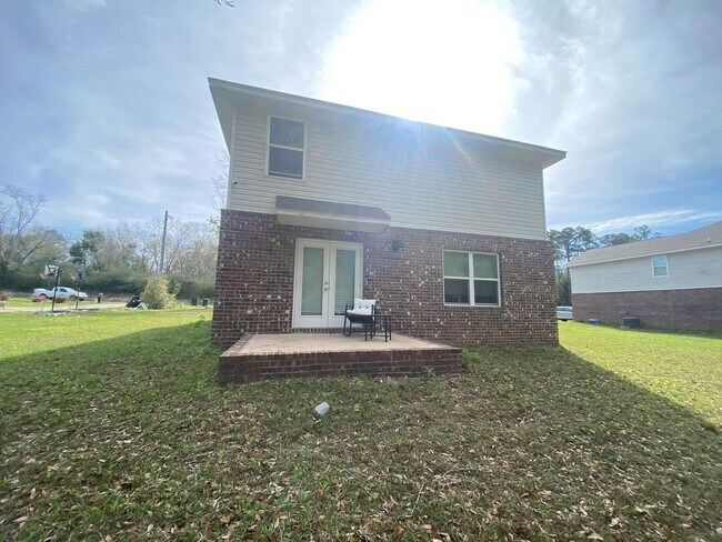 Building Photo - Functional 2-Story Design | 4BR + 2.5BA | Quick Access to I-10