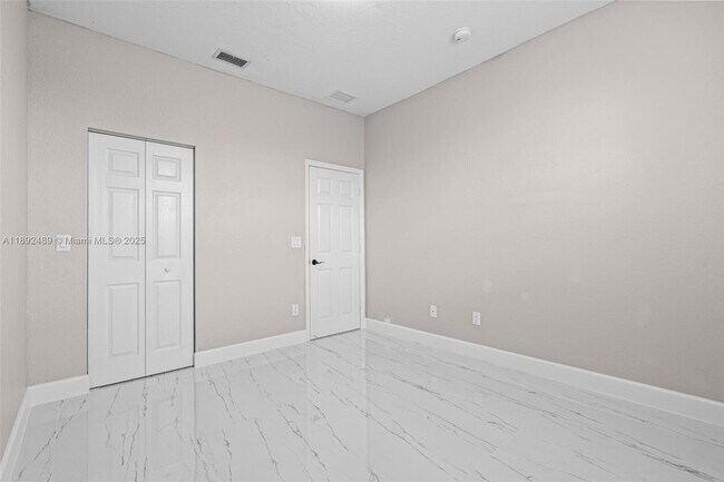 Building Photo - 443 NE 21st Terrace
