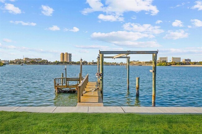 Building Photo - 7160 Shore Dr S