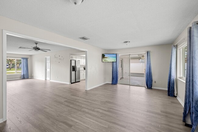 Building Photo - 7907 Sebastian Rd