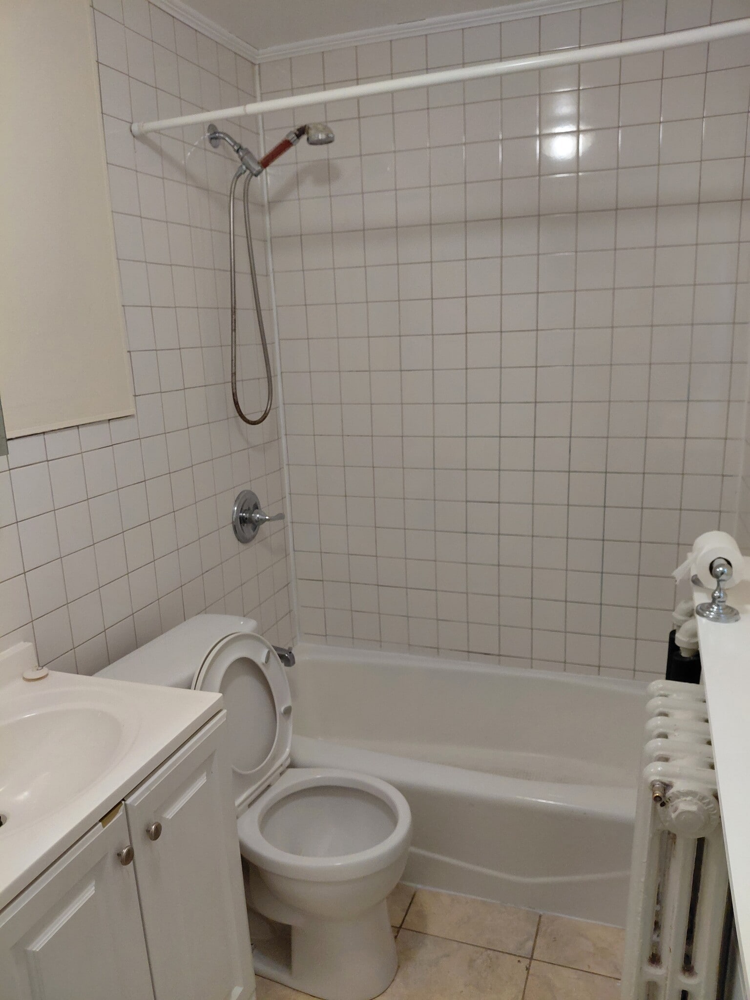 Full bath - 41 Saratoga Ave