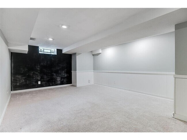 Building Photo - 1588 W Highland Pkwy