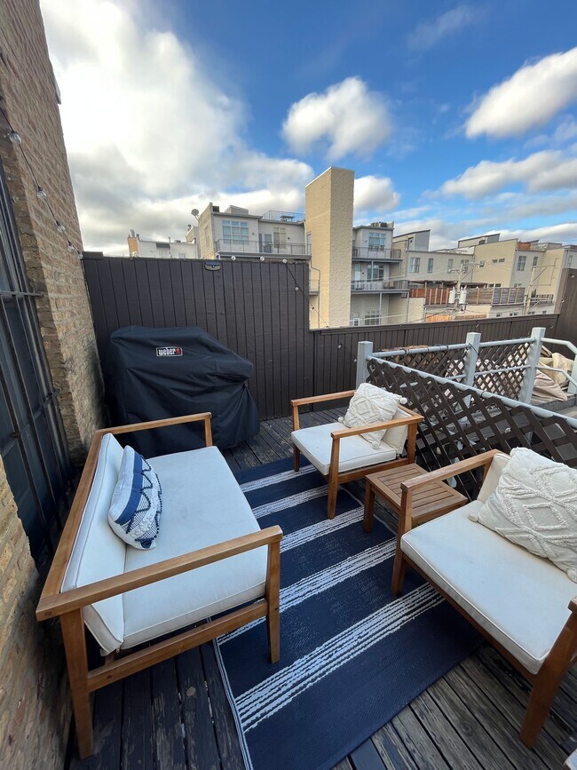 Deck Sitting Area - 1708 N Bissell St