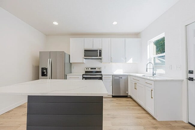 Building Photo - South University Drive