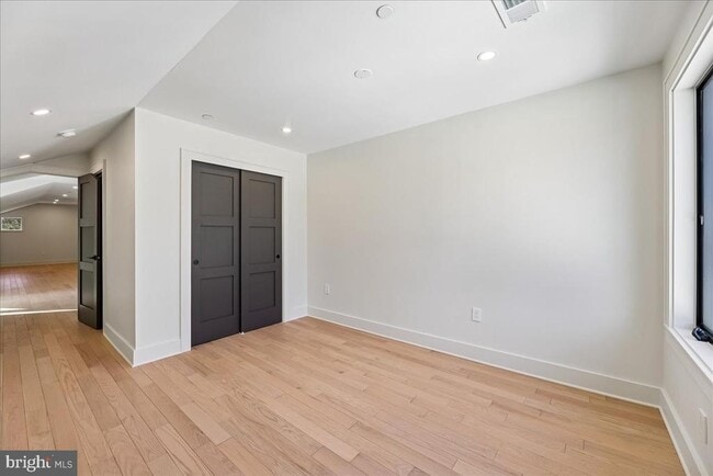 Building Photo - 4428 Albemarle St NW