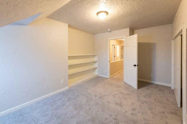 Building Photo - 425 N 7th Ave