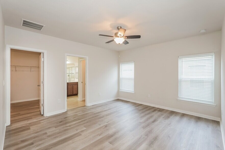 Building Photo - 10423 Hawks Landing Dr
