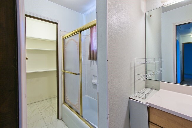 Building Photo - 8435 Sterlingshire St