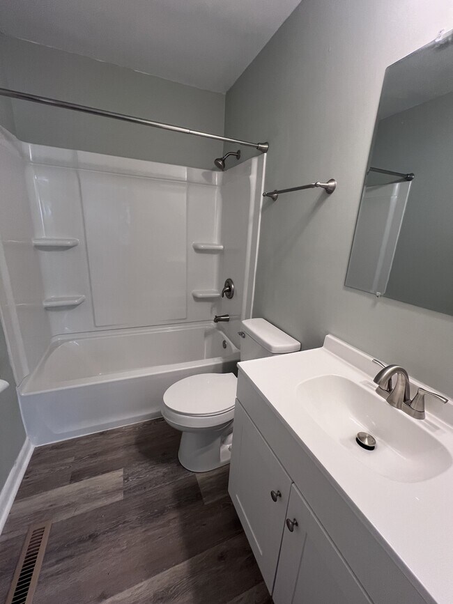 Building Photo - 2308 Pine Way