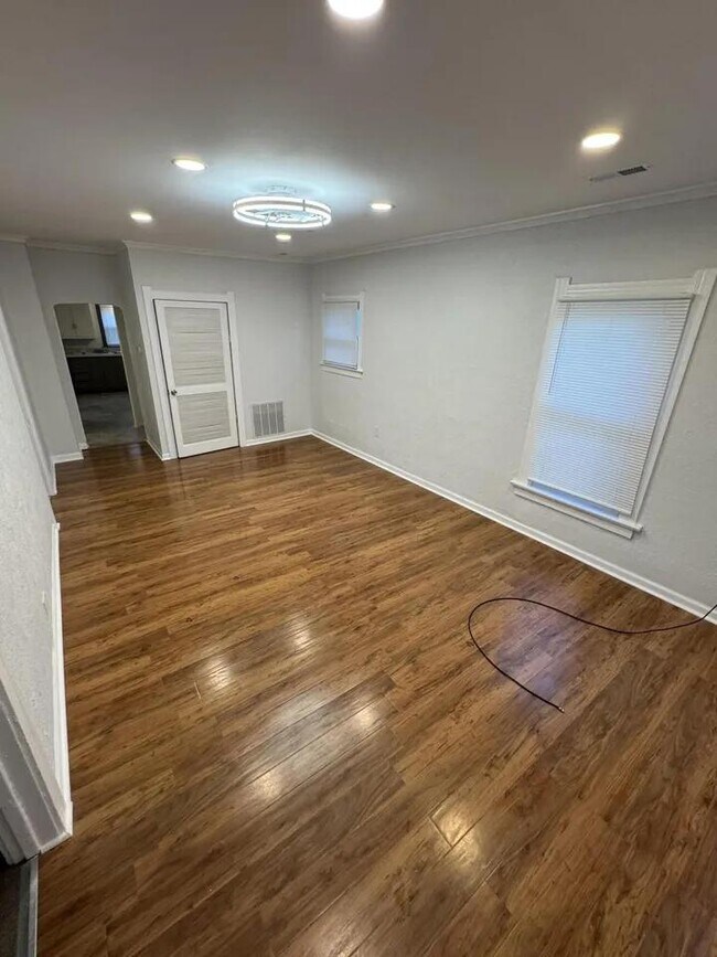 Building Photo - 54 E Sylvania Ave