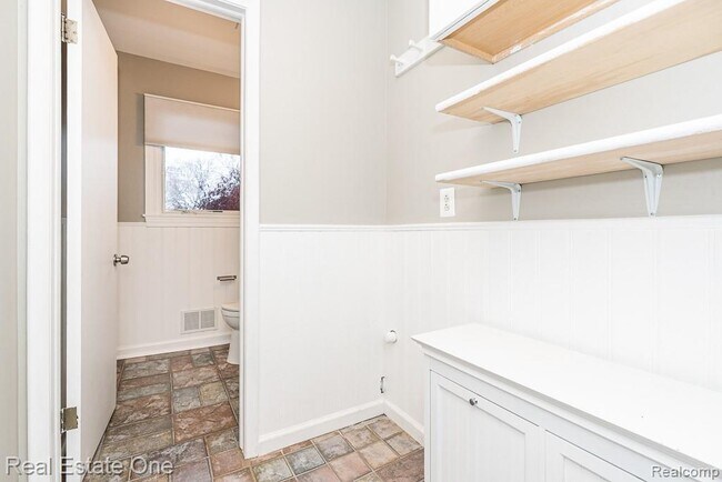 Building Photo - 732 Rutgers Rd