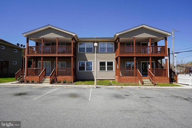 Primary Photo - 516 Bay St