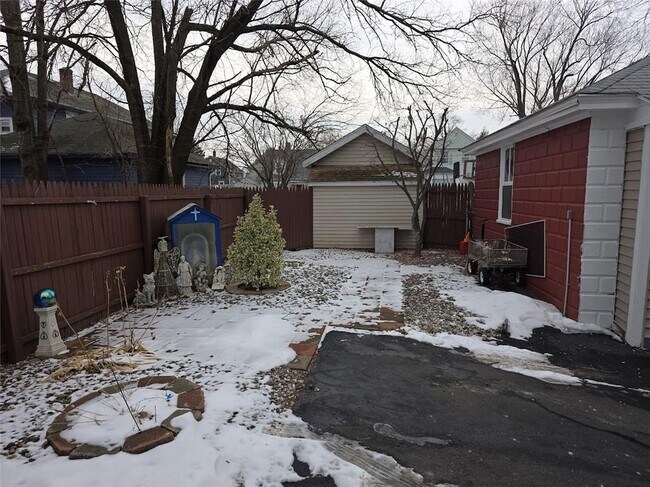 Building Photo - 20 Pendleton St